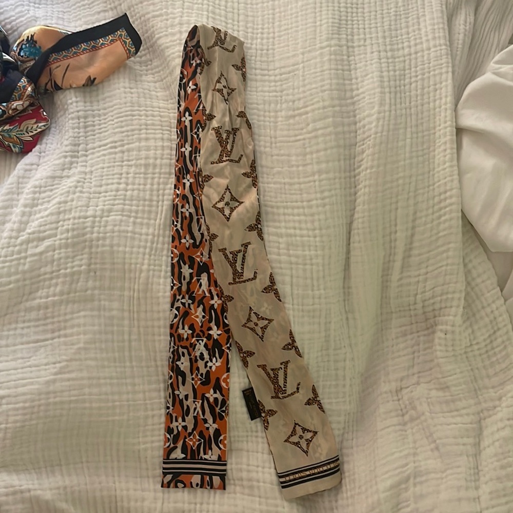 Louis Vuitton scarf wrap